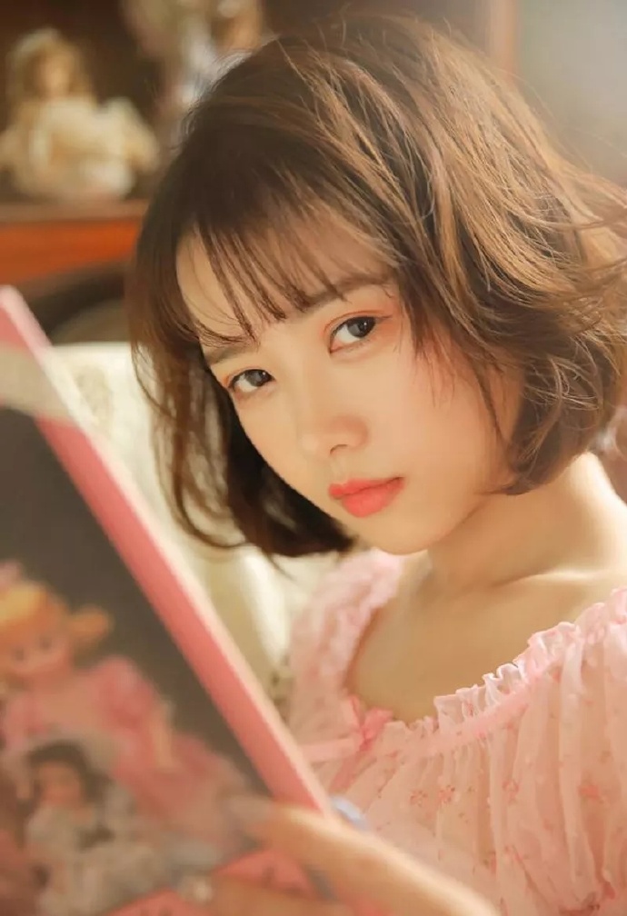 嘟嘟嘴卖萌的可爱美女图片 6