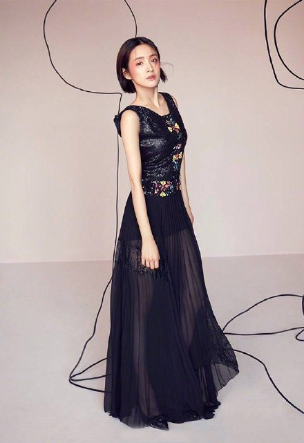 台湾偶像剧女神林依晨最新杂志封面图片 2