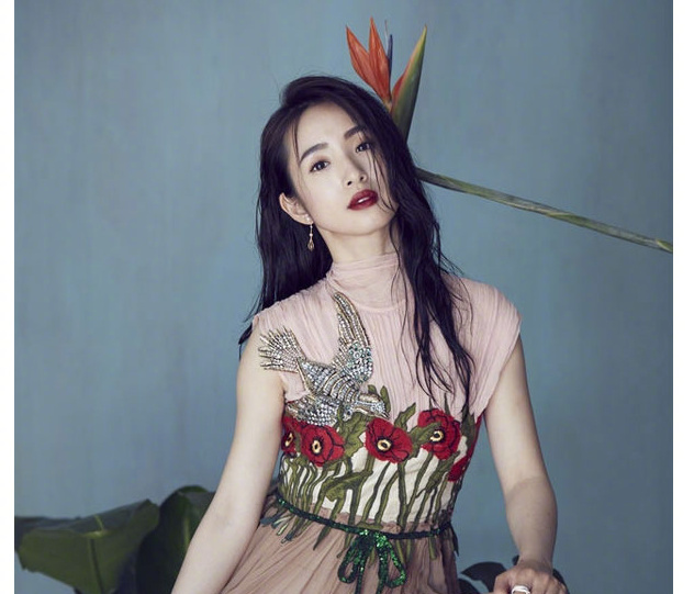 台湾偶像剧女神林依晨最新杂志封面图片 7