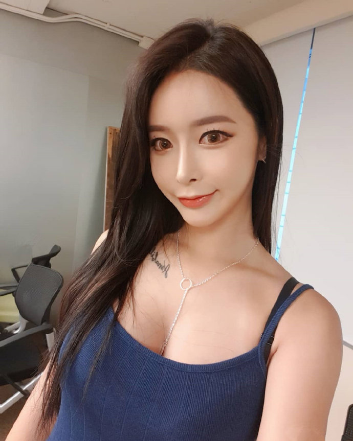 性感美女姐妹花图片 闺蜜自拍照图片 7