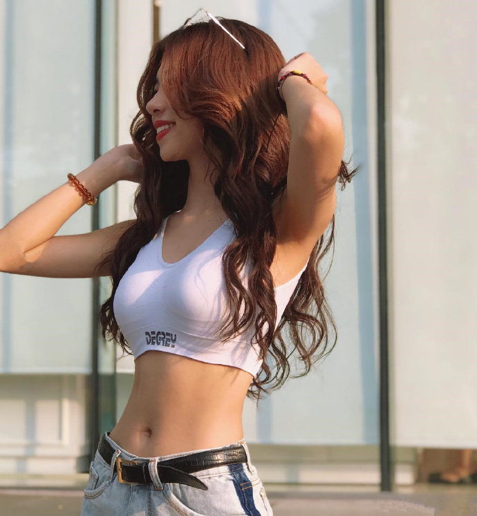 让人羡慕的小蛮腰清纯美女图片 9