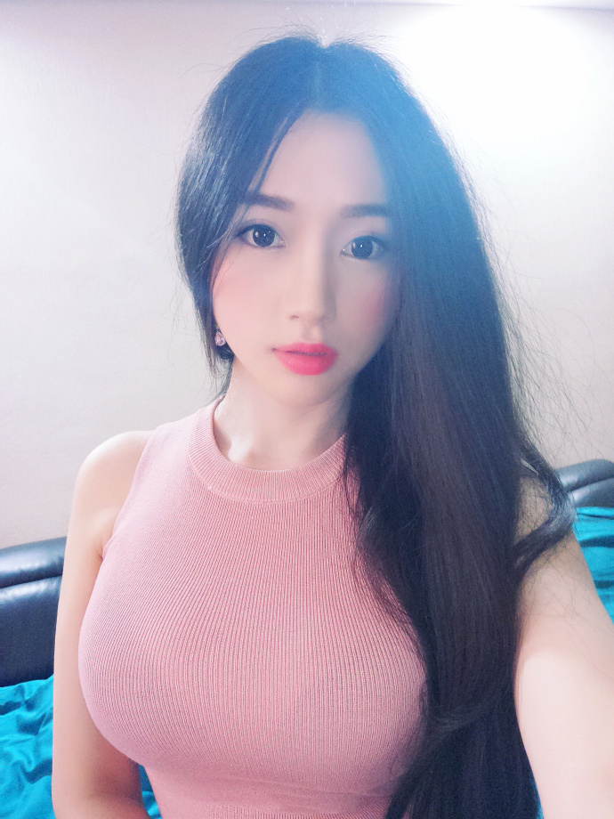 微胖女神图片 黑直长发美女自拍照图片