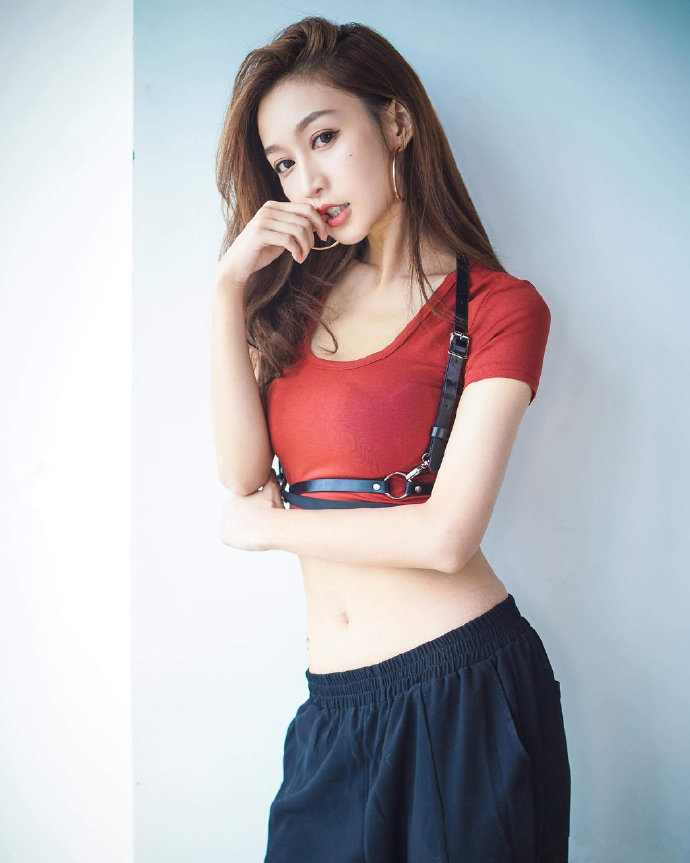 清纯美女性感的小蛮腰图片 3