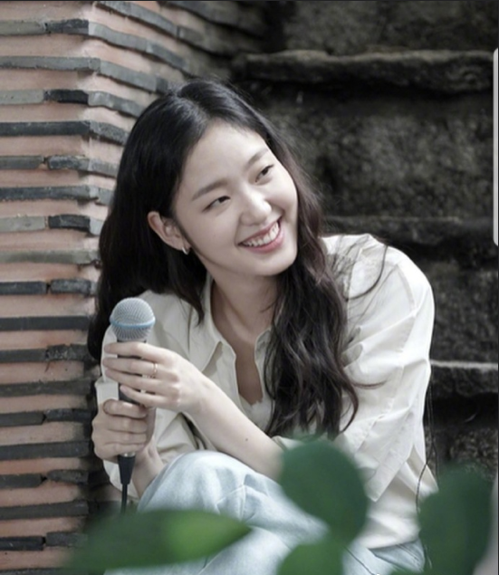 韩国美女明星金高银图片 被演戏耽误了的灵魂歌 6