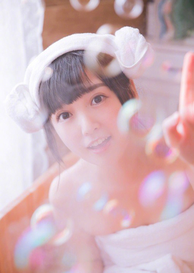 卡哇伊小美女图片 可爱的大眼美女洗澡图片 4