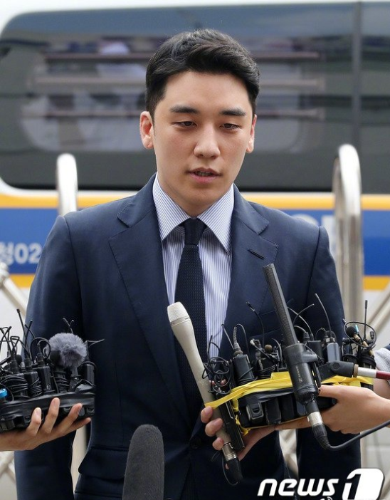 韩国男明星李胜利涉嫌赌博接受警方调查 3
