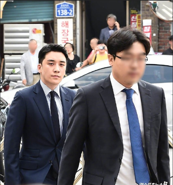 韩国男明星李胜利涉嫌赌博接受警方调查 4