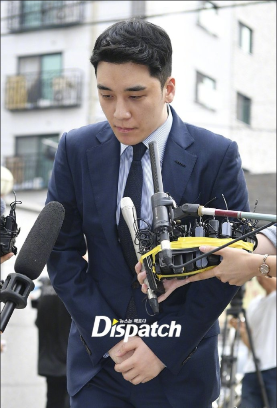韩国男明星李胜利涉嫌赌博接受警方调查 6