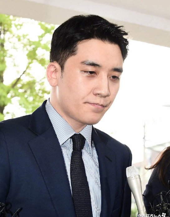 韩国男明星李胜利涉嫌赌博接受警方调查 7