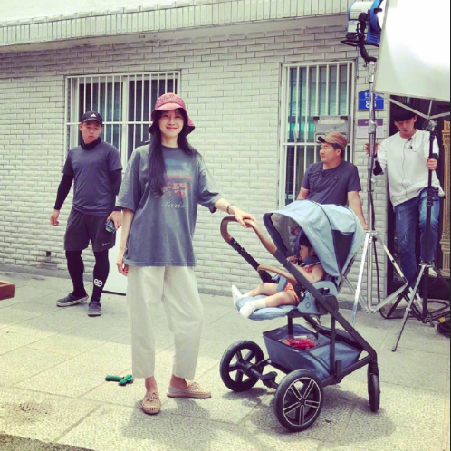 越看越舒服的韩国美女孔孝真夏日写真图片 9