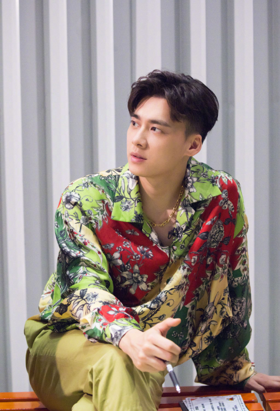 内地男明星李易峰花衬衫帅气图片 2
