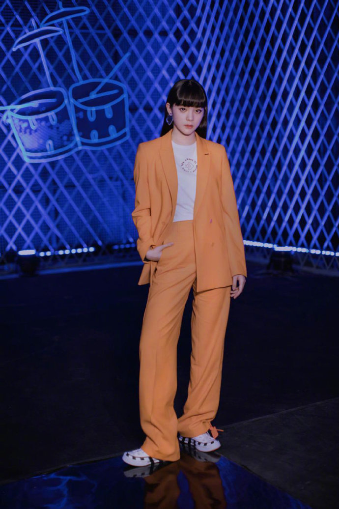 亚洲美女明星齐刘海发型图片 5