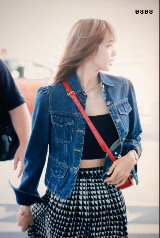 泰国美女图片 女明星lisa机场街拍图片 5