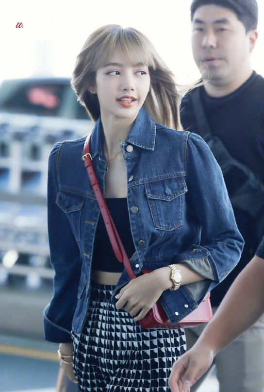 泰国美女图片 女明星lisa机场街拍图片 7