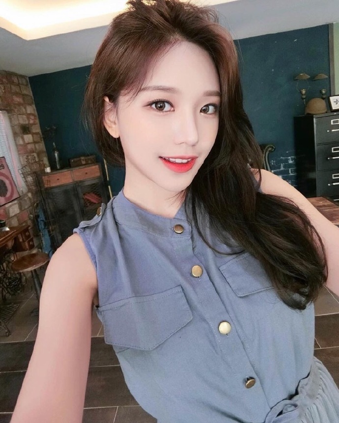清新脱俗赏心悦目的清纯美女自拍照图片