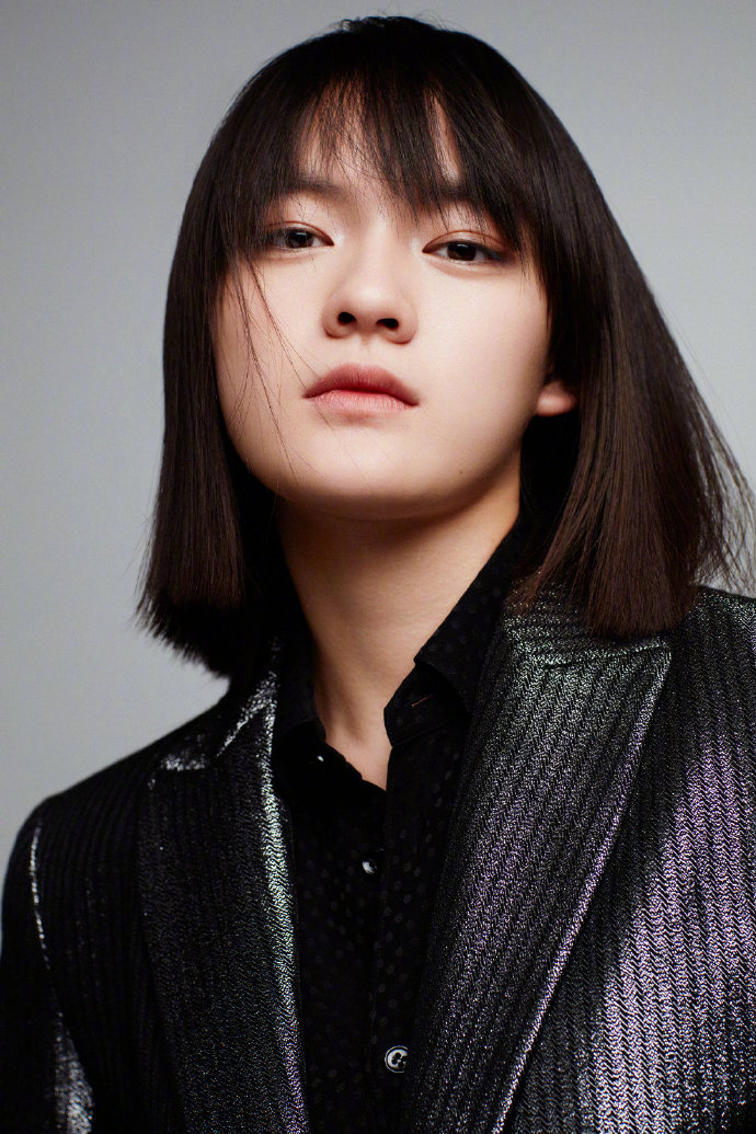 台湾美女图片 港台女明星文淇金属感西装写真图