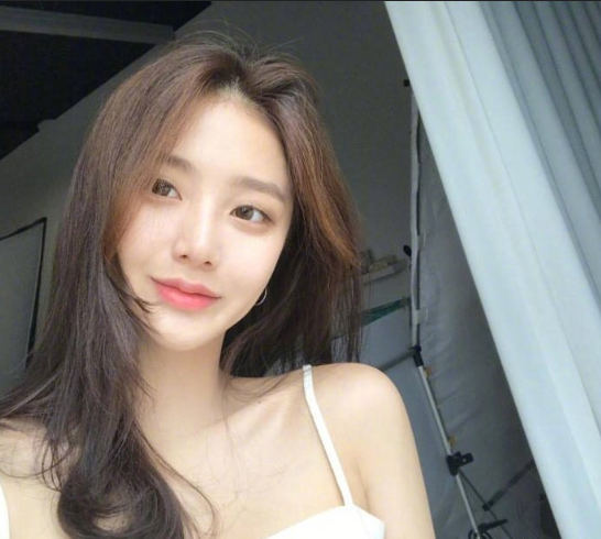 女神标配的慵懒风中长发美女图片 6