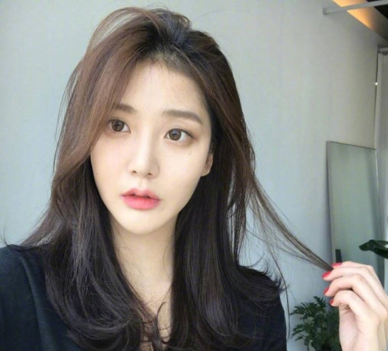 女神标配的慵懒风中长发美女图片 7