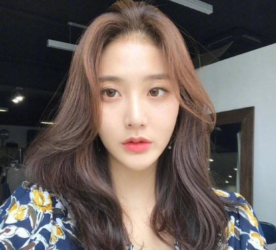 女神标配的慵懒风中长发美女图片 8
