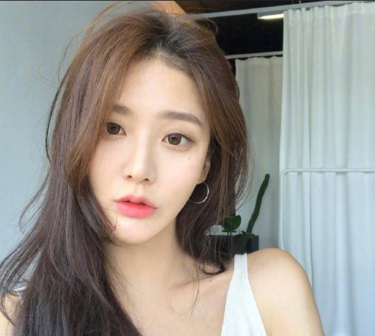 女神标配的慵懒风中长发美女图片 9