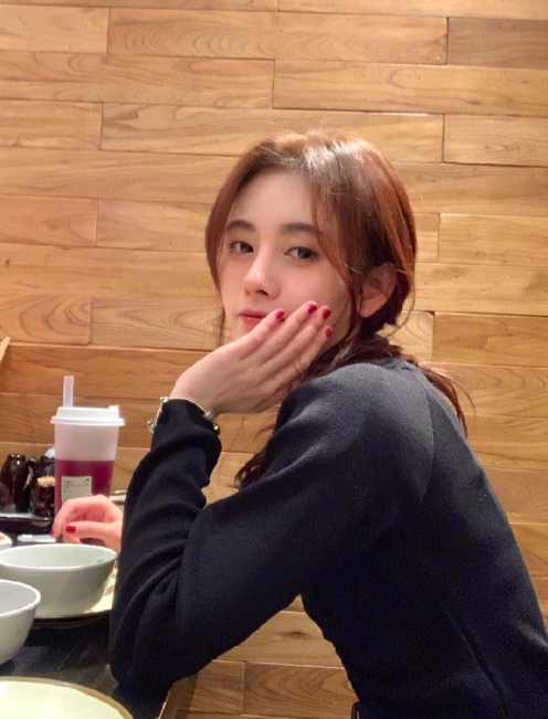 清秀佳人图片 气质美女发型图片 8