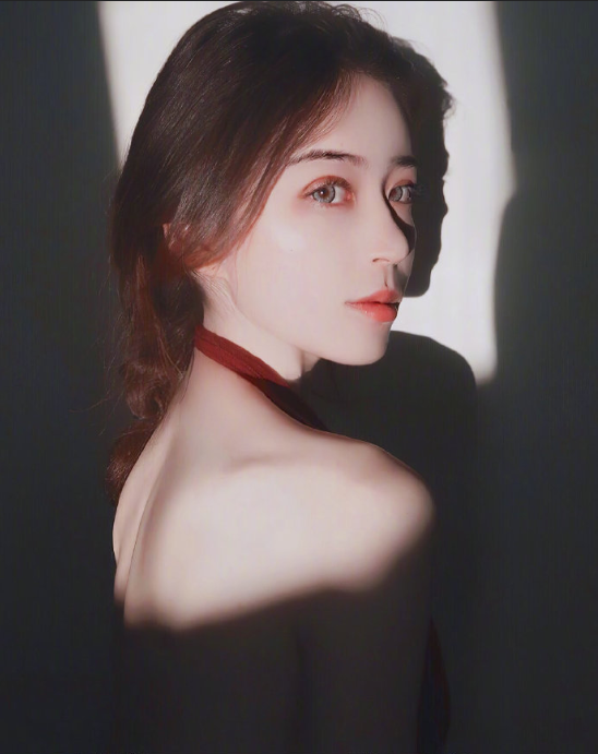 俄罗斯美女图片 95后的中俄混血美女Nadia Bean图片 12
