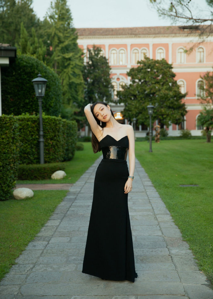 中国美女图片 女明星倪妮抹胸长裙尽显优雅气质 5