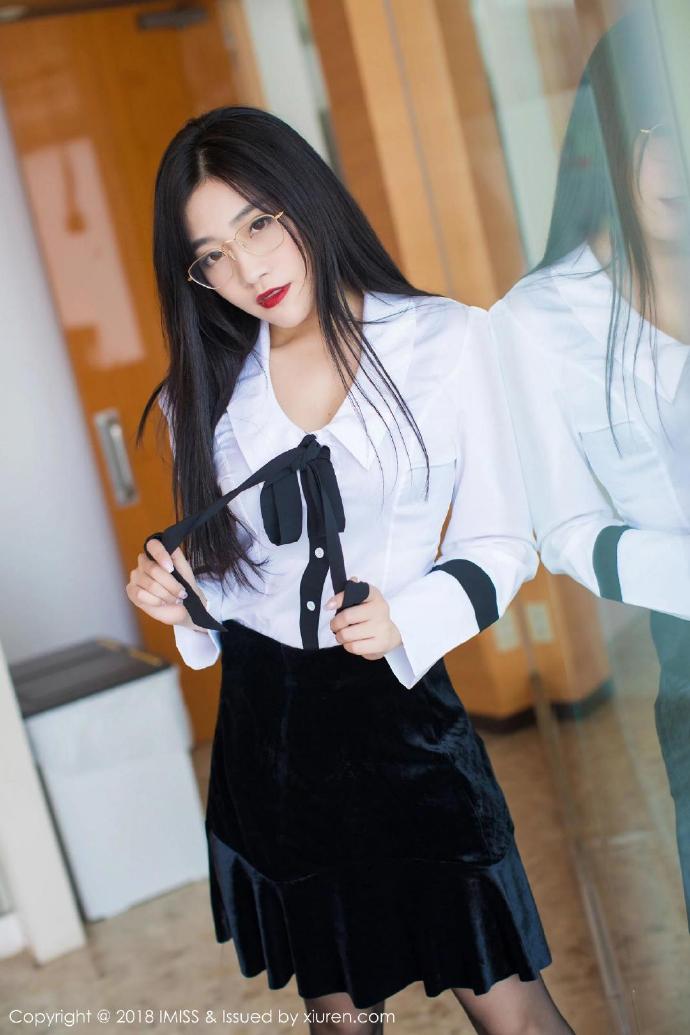 丝袜美女图片 性感女老师的诱惑图片 5
