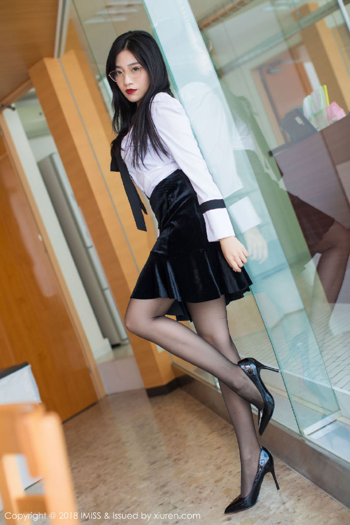 丝袜美女图片 性感女老师的诱惑图片 7