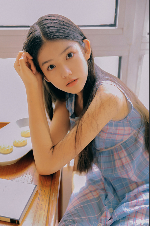 00后美女图片 宇宙少女赵蕴卓图片 4