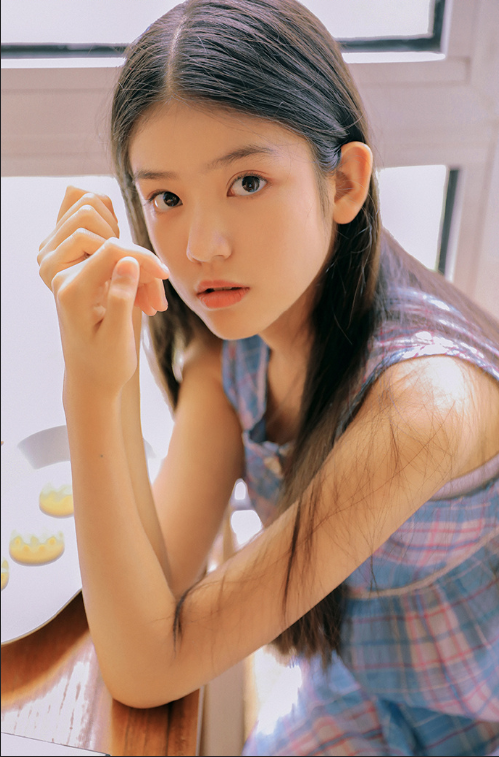 00后美女图片 宇宙少女赵蕴卓图片 5