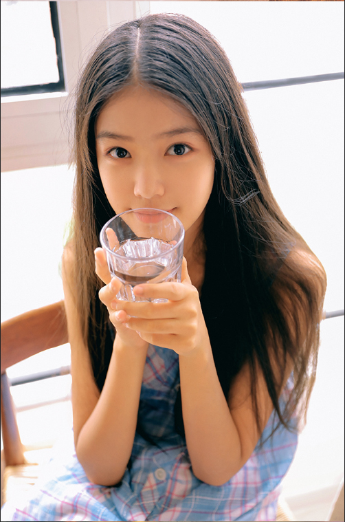 00后美女图片 宇宙少女赵蕴卓图片 10
