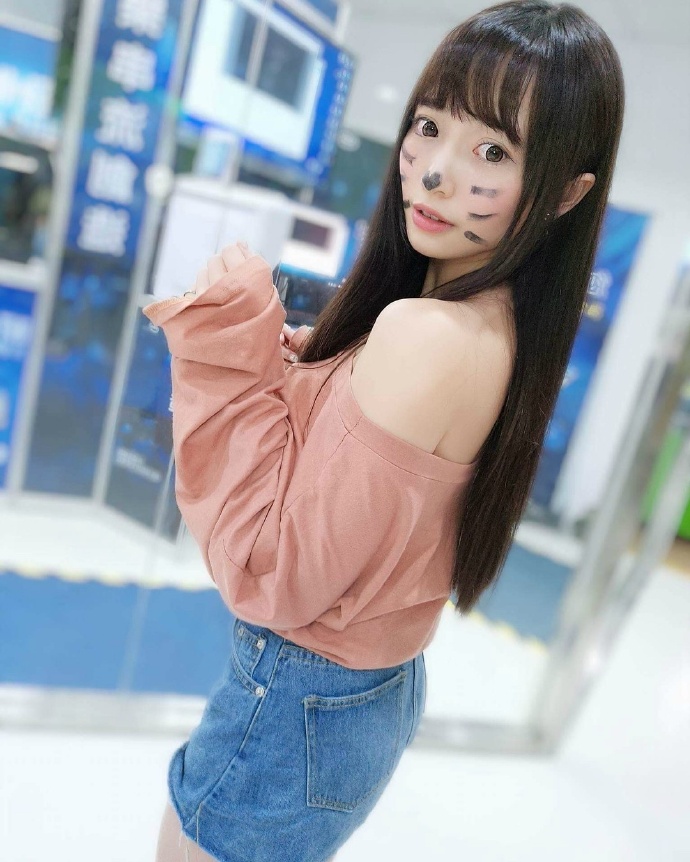 清纯又可爱的软萌妹子图  女生自拍照图片