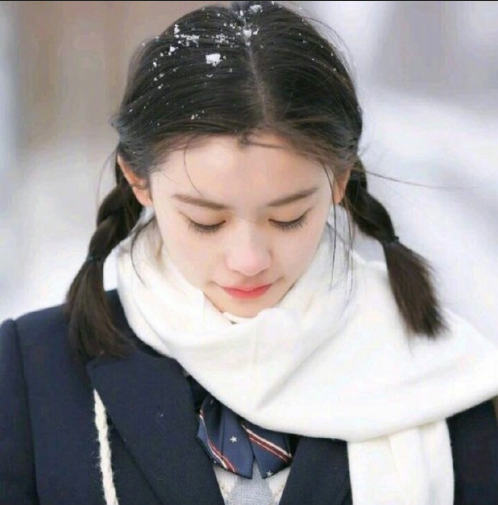 减龄神器双马尾清纯美女图片 10