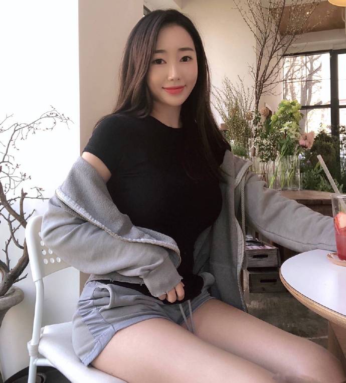 微胖极品美女图片 身材好的美女图片 8