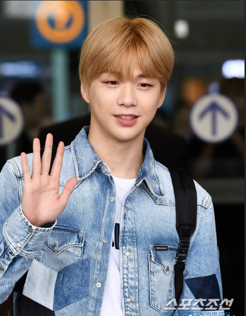 韩国男明星姜丹尼尔清新可爱图片 2