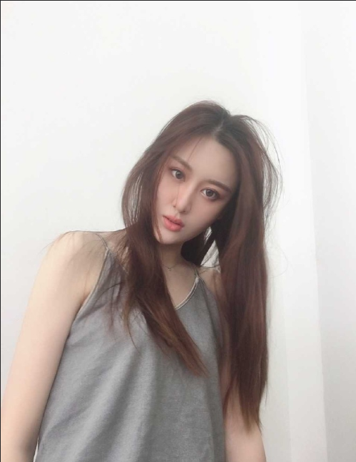 90后陈思诺美女生活照 3