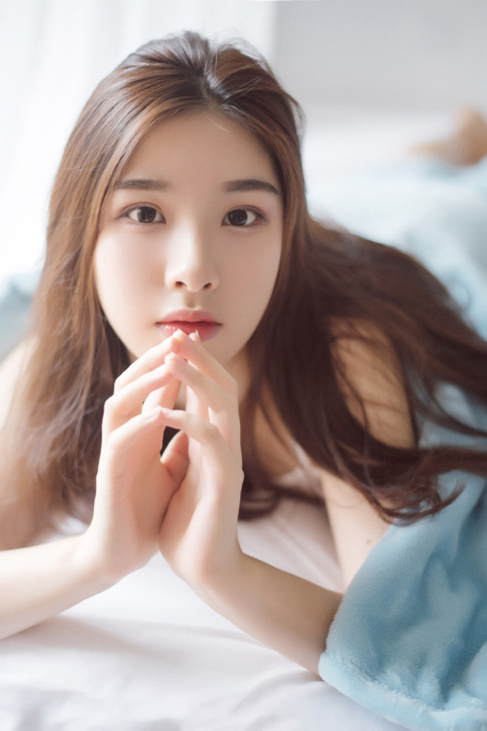 吊带美女私房照诱惑图片 8