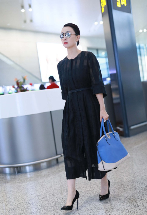 中国美女图片 古装美女明星小陶虹最新机场私服 3