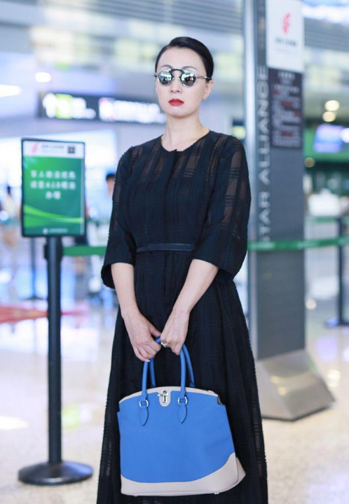中国美女图片 古装美女明星小陶虹最新机场私服 4