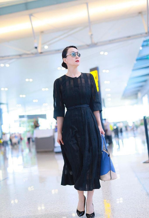 中国美女图片 古装美女明星小陶虹最新机场私服 5