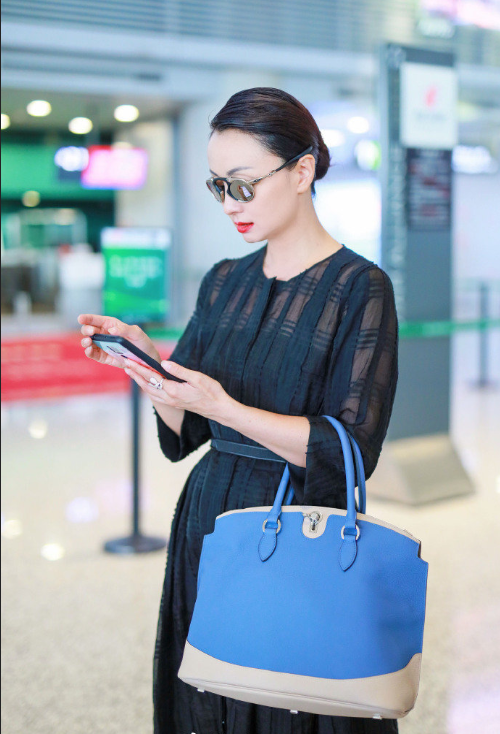 中国美女图片 古装美女明星小陶虹最新机场私服 6