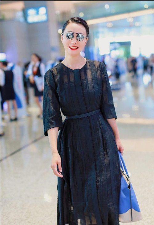 中国美女图片 古装美女明星小陶虹最新机场私服 8