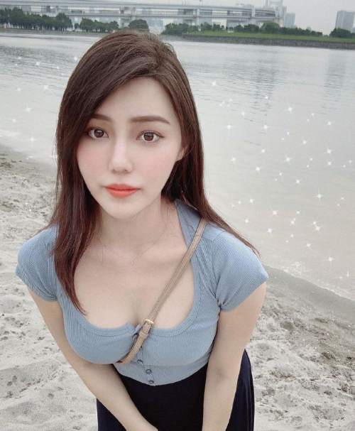 ins网络美女rongs图片