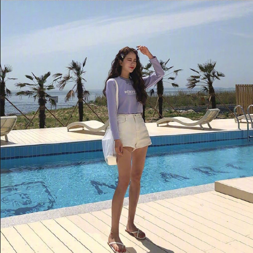 夏季海边美女图片 旅行穿搭Look 2