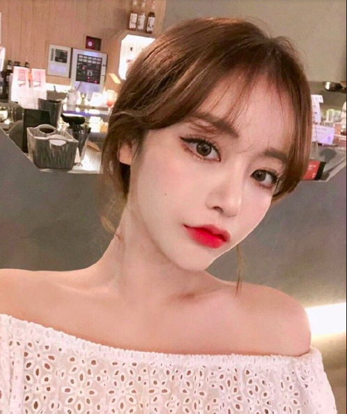 可爱的网红嫩模美女自拍照图片 2