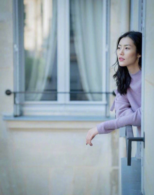 湖南美女图片 中国超模大表姐刘雯旅行照拍照
