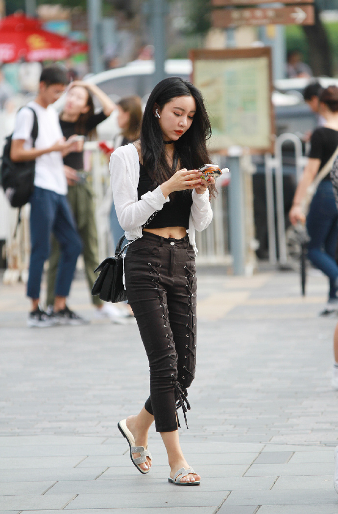 街拍美女图片 瘦瘦的小姐姐图片 2