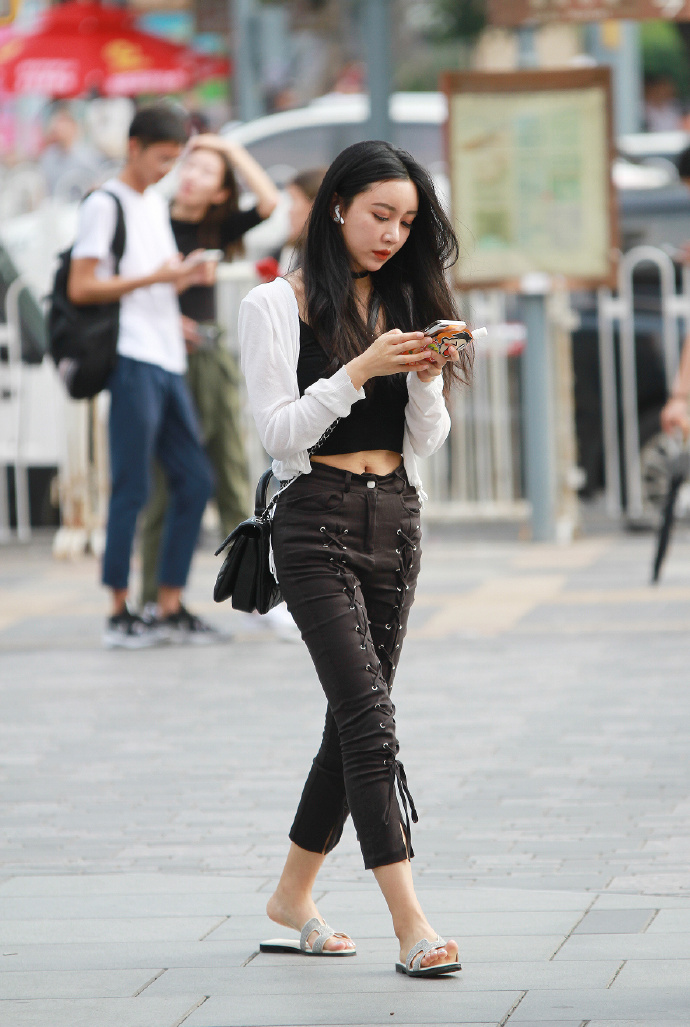 街拍美女图片 瘦瘦的小姐姐图片 3