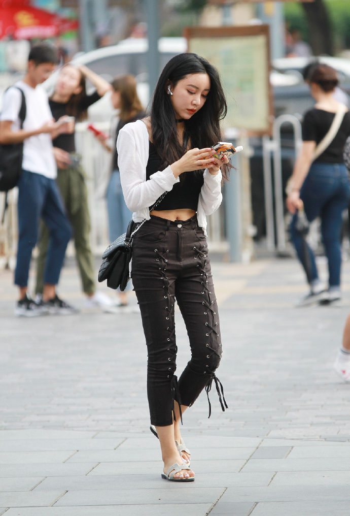 街拍美女图片 瘦瘦的小姐姐图片 4